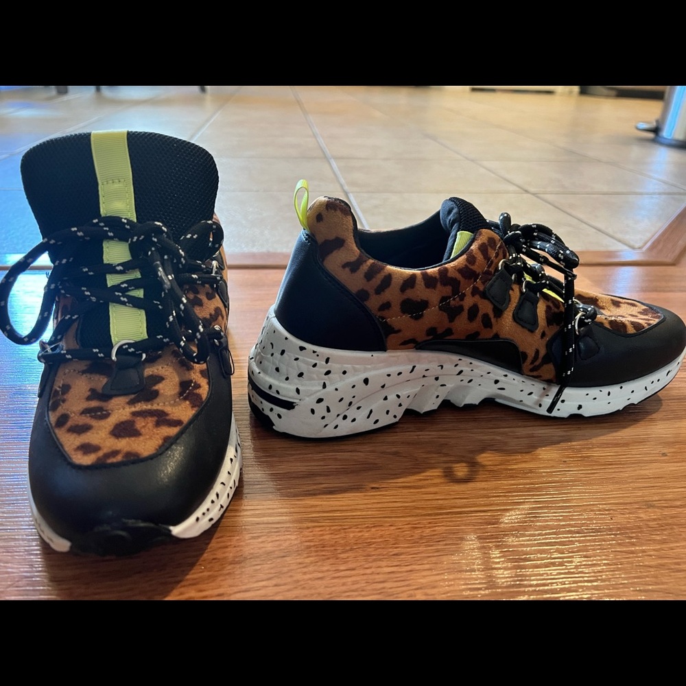 NWOT Size 9.5 Steve Madden